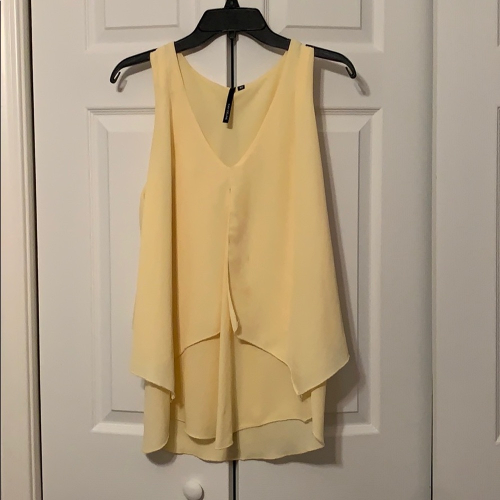 Yellow wavy top